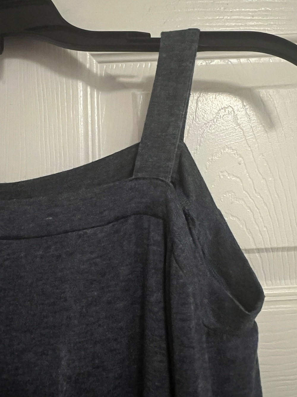 Excellent condition! Cold-Shoulder Colorblock Long Sleeve Top. Size Large. - Picture 9 of 15